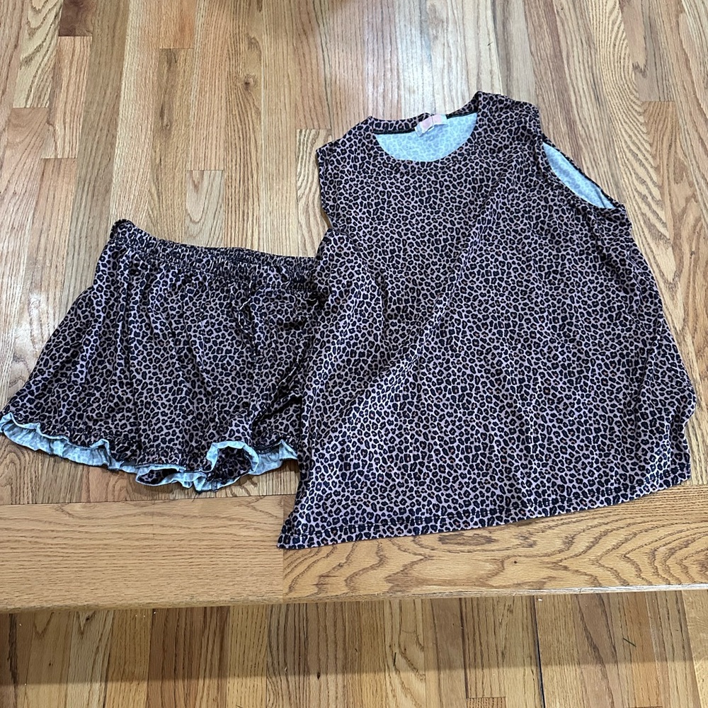C + D + M. NWT 2 piece leopard pajama set. Size 2X. Super cute. Fast shipping!